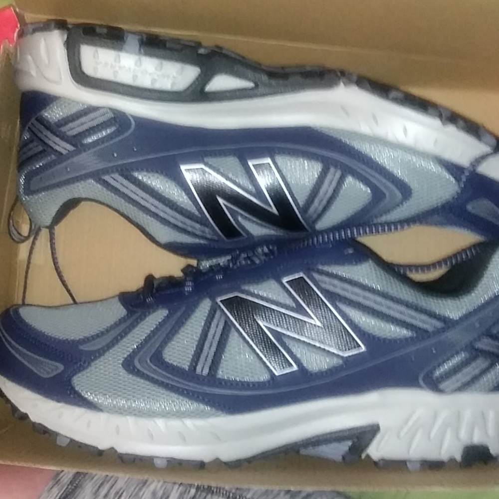 New balance tennis shoes